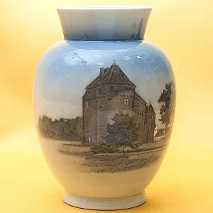 Редкость! Коллекционная  Фарфоровая Ваза «ЗАМОК», ROYAL COPENHAGEN, Дания - 1947 год.