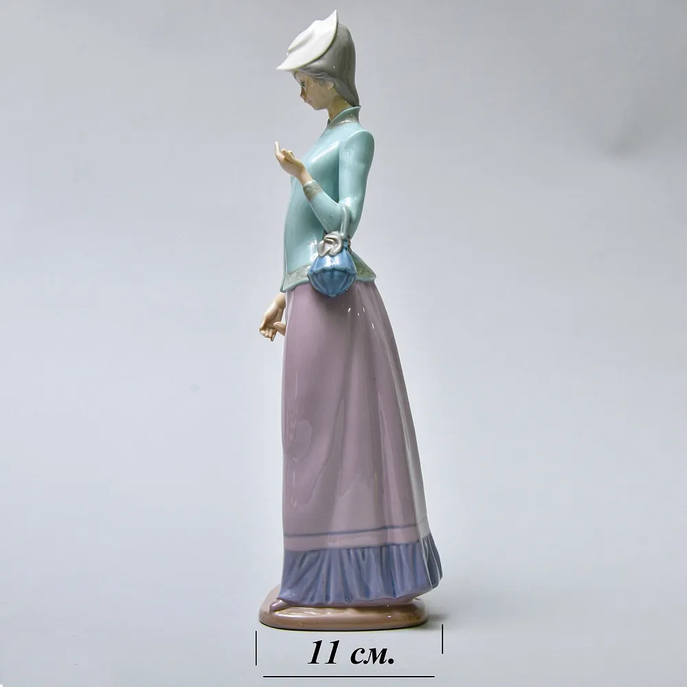 Коллекционная Фарфоровая статуэтка «На прогулке. Дама и девочка», Lladro Испания. 