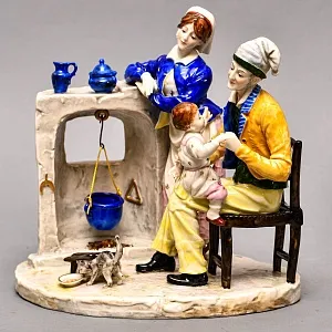 Коллекционная Фарфоровая статуэтка «Семья у домашнего очага», Ackermann & Fritze Германия.