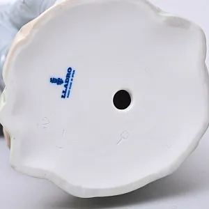Коллекционная Фарфоровая статуэтка «Мальчик с розами», Lladro Испания, 1971 - 1979 годы.