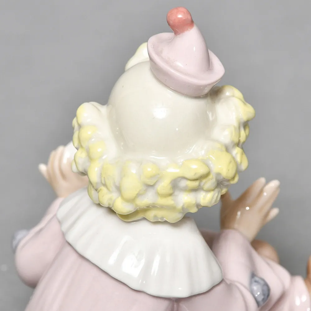 Коллекционная Фарфоровая статуэтка «Клоун - фокусник», NAO by Lladro Испания.