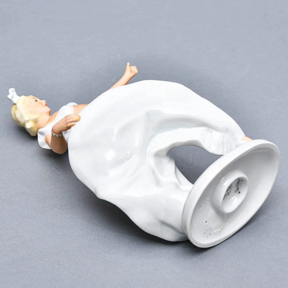 Фарфоровая статуэтка «ТАНЦОВЩИЦА» Н-24 см. Schau Bach Kunst  Германия - 1953 год.