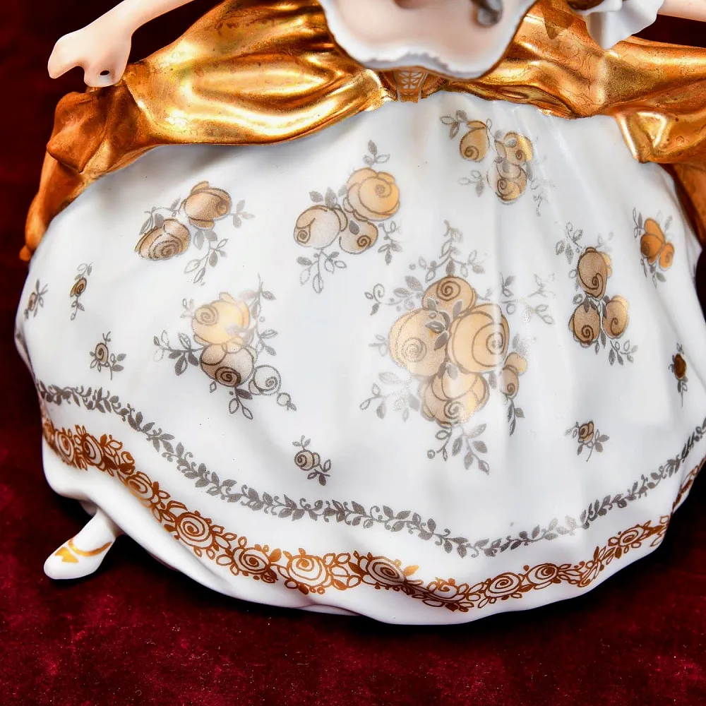 Редкость! Коллекционная Фарфоровая статуэтка «Девушка в золотом платье», ROSENTHAL, Германия - 1974 год.