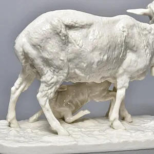 Коллекционная Фарфоровая статуэтка «Овца с ягненком», Nymphenburg Германия, середина ХХ века.