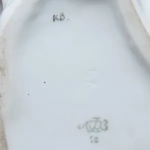 Коллекционная Фарфоровая Статуэтка «На отдыхе - девушка с букетом», ЛФЗ СССР -1963 г