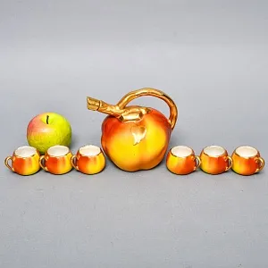 Фарфоровый Ликерный набор «ЯБЛОЧКИ» - 7 предметов, Франция, середина ХХ века. 