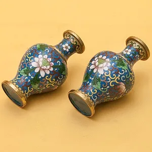 Декоративные Небольшие Парные Вазы в технике « Клуазоне» Китай 50 -е годы ХХ века Н -12 см.