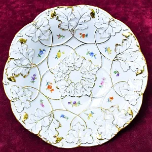Сервировочное Блюдо - Тарелка «ЛИСТЬЯ И ЦВЕТЫ», Фарфор MEISSEN Германия, вторая половина ХХ века.