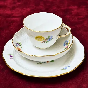 Коллекционная Фарфоровая Чайная пара + Тарелка (Тройка) из серии BLUME, MEISSEN Германия.