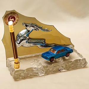 Настольный Сувенир - Памятный Подарок -  «Волга ГАЗ -24» Металл, Оргстекло - СССР -1981 год.