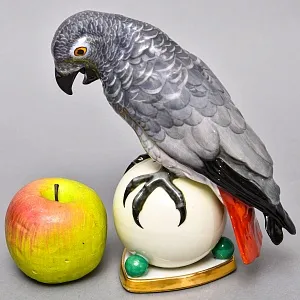 Антикварная Фарфоровая статуэтка «Попугай Жако на шаре», Германия - начало ХХ века.