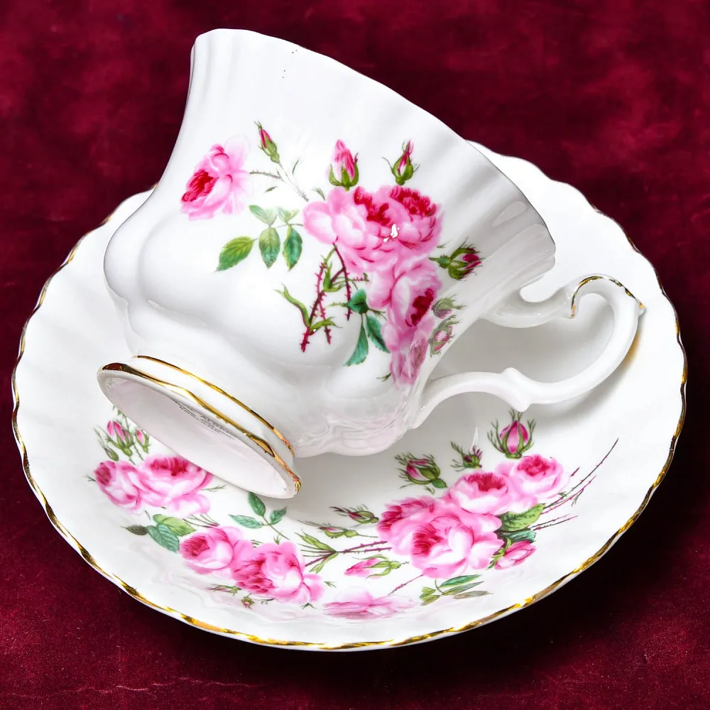 Коллекционная Фарфоровая Чайная пара «Садовая Роза», ROYAL ALBERT Англия, вторая половина ХХ века.