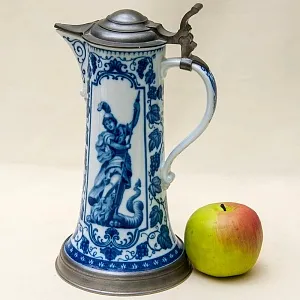 Оригинальный Фарфоровый Кувшин с крышкой «Легенда о Святом Георгии» -1 литр, KAISER Германия.