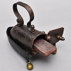 Старинный Антикварный Чугунный Утюг на подставке, Германия конец XIX века.