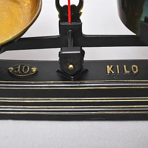 Старинные Кухонные весы на 10 кг. с двумя латунными чашами. Франция начало ХХ века!