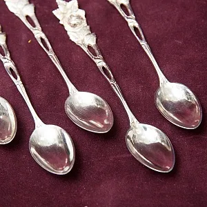 «Хильдесхаймская роза» - Сервировочный Набор Десертных Ложечек Silverplate, Германия 60-е годы.
