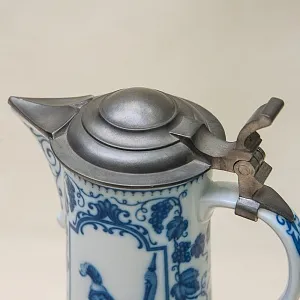 Оригинальный Фарфоровый Кувшин с крышкой «Легенда о Святом Георгии» -1 литр, KAISER Германия.