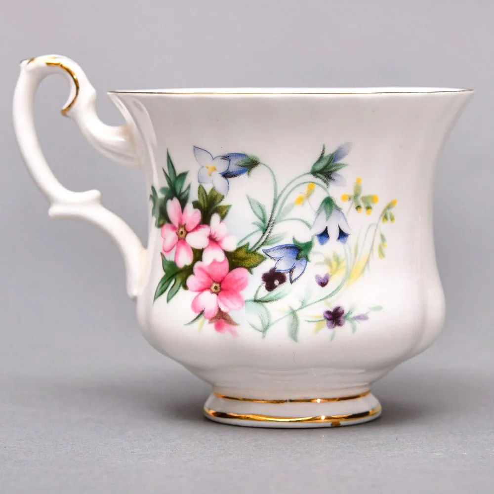 Коллекционная Фарфоровая Кофейная пара «Букет с колокольчиками», ROYAL ALBERT Англия.