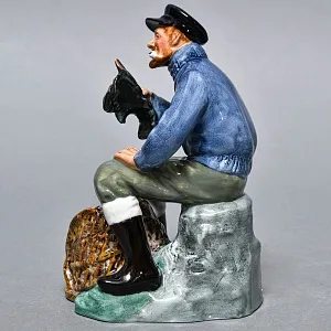 Коллекционная Фарфоровая статуэтка «Рыбак с омаром», Royal Doulton Ангия, 1963 - 1994 годы. 