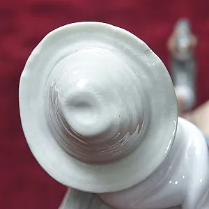 Коллекционная Фарфоровая статуэтка «Мальчик с птицей», Lladro Испания - 1970 год.