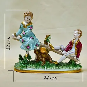 Коллекционная Фарфоровая Статуэтка «Дети на Качелях», Германия, вторая половина ХХ века.
