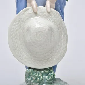 Авторская Фарфоровая статуэтка «Мальчик с цветами», Lladro Испания, 1997 год.