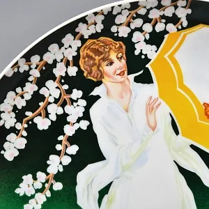 Коллекционная Фарфоровая тарелка серия Persil «Леди с желтым зонтиком», Hutschenreuther Германия. 