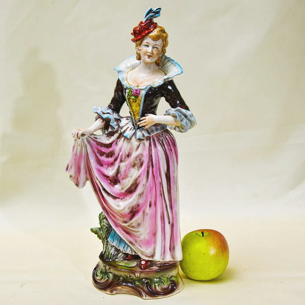 Большая Фарфоровая Статуэтка «Девушка на прогулке», GRAFENTHAL Германия - 1985год.