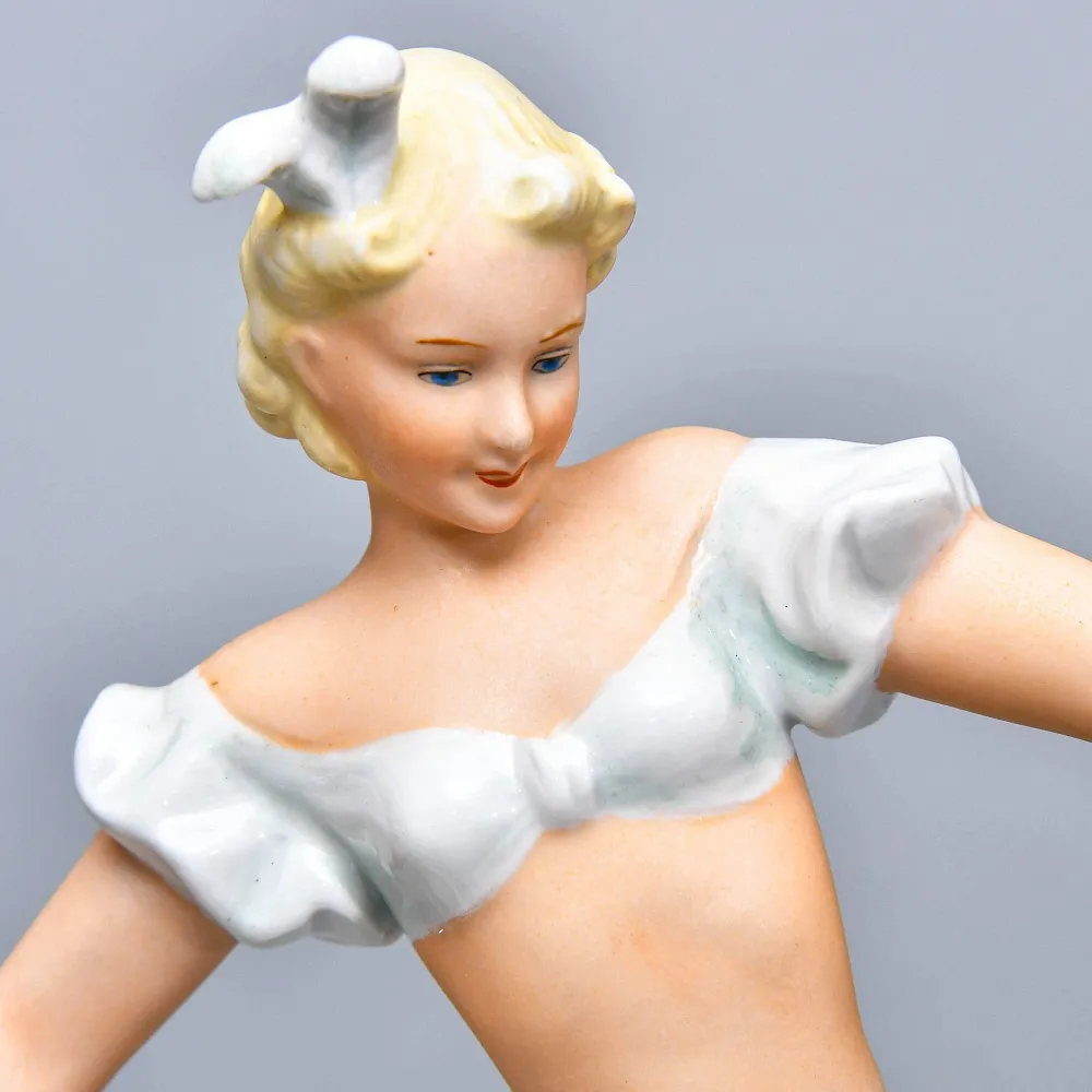 Фарфоровая статуэтка «ТАНЦОВЩИЦА» Н-24 см. Schau Bach Kunst  Германия - 1953 год.