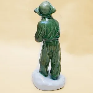 Редкость! Коллекционная статуэтка «Мальчик со снежком», Фаянс ЗиК Конаково, СССР 50-е годы. 