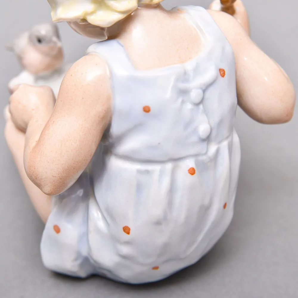 Коллекционная Фарфоровая статуэтка «Завтрак вдвоем. Девочка и птица», ROSENTHAL Германия - 1938 год. 