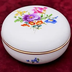 Большая Фарфоровая Шкатулка - Бонбоньерка «ЦВЕТЫ», MEISSEN / МЕЙСЕН Германия.