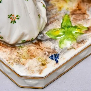 Редкость! Антикварная Фарфоровая Статуэтка «КОРМЛЕНИЕ КУР», Aсkermann & Fritze Германия.