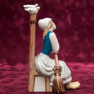 Фарфоровая Статуэтка «Золушка» , Киевский ФЗ - 90 -е годы ХХ века.