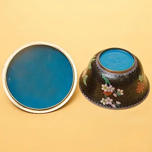 Винтажная Шкатулка «В Саду» в технике «Клуазоне» Китай 50 -е годы ХХ века.