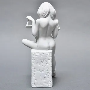 Коллекционная Фарфоровая статуэтка «Девушка, Знак Зодиака - Весы», Royal Copenhagen Дания.