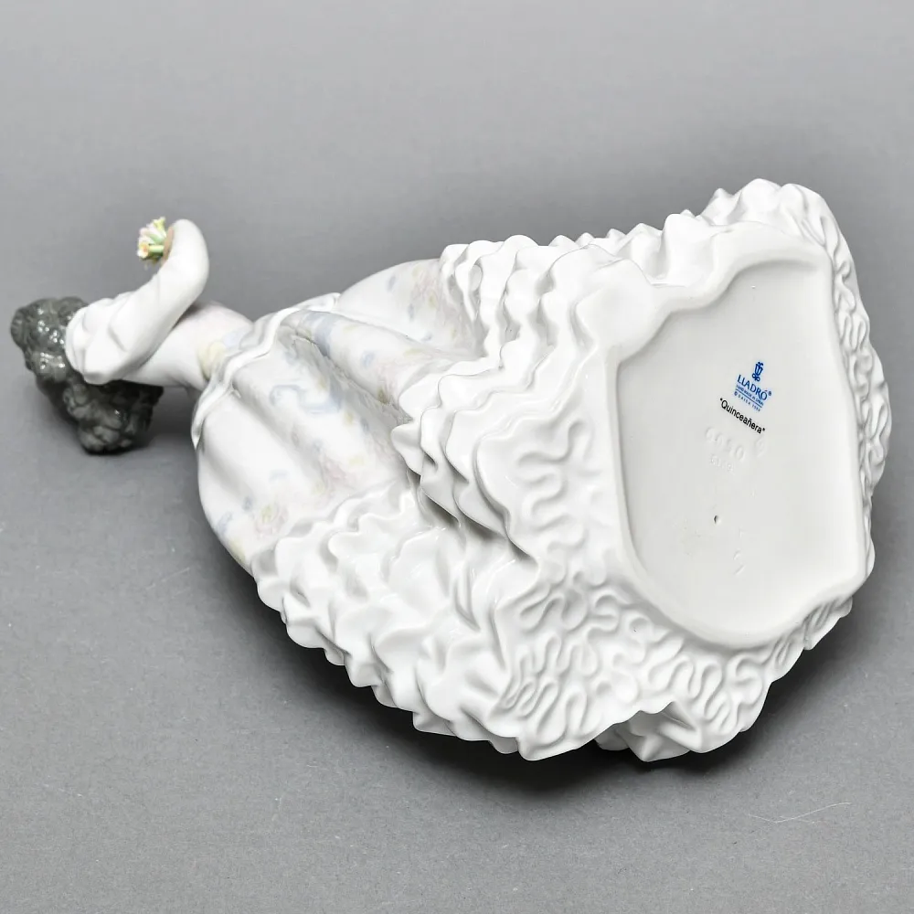 Коллекционная Фарфоровая статуэтка «Девушка в бальном платье», Lladro Испания, 2000 - 2004 годы. 