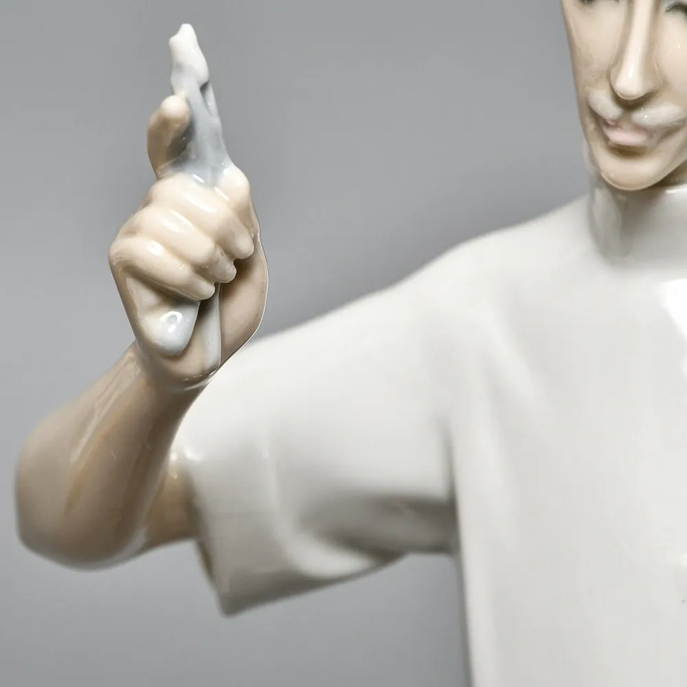  Коллекционная Фарфоровая статуэтка «Врач - Стоматолог», Lladro Испания, 1977 год.