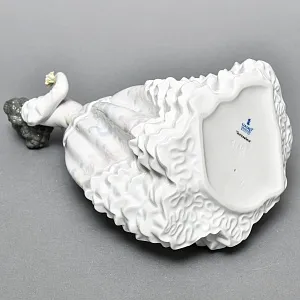 Коллекционная Фарфоровая статуэтка «Девушка в бальном платье», Lladro Испания, 2000 - 2004 годы. 