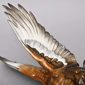 Большая Коллекционная статуэтка «Коричневый Ястреб на Охоте», Фарфор Hutschenreuther Германия.