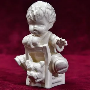 Авторская Фарфоровая Статуэтка «Мальчик и щенок», Goebel Германия, 80 -е годы ХХ века.