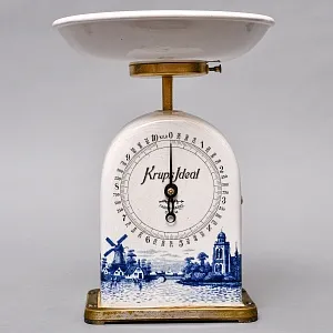 Редкость! Антикварные Кухонные Весы в Фарфоровом корпусе KRUPS IDEAL, Германия -1915 год.