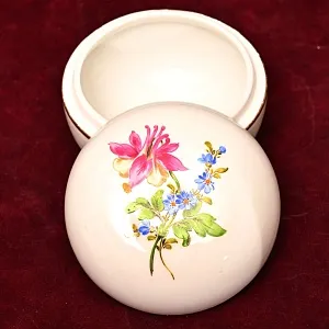Коллекционная Шкатулка - Бонбоньерка «ЦВЕТЫ», Фарфор MEISSEN, Германия - первая половина ХХ века.