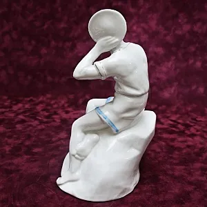 Фарфоровая Статуэтка «Петя Бачей», Городницкий Фарфоровый завод - СССР - 1957 год.