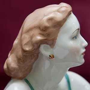 Авторская Фарфоровая Статуэтка «Летний день, Жена писателя А. Толстого» ДФЗ Дулево СССР -1958 год.