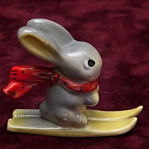 Коллекционная Фарфоровая Статуэтка «Зайчик на лыжах», Барановский ФЗ CCCР,  конец 50 -х годов.