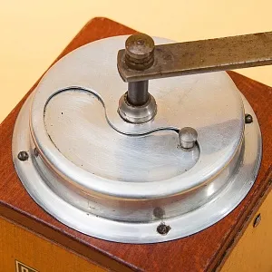 Коллекционная Ручная Механическая Кофемолка ROCK HARD, США - середина ХХвека.