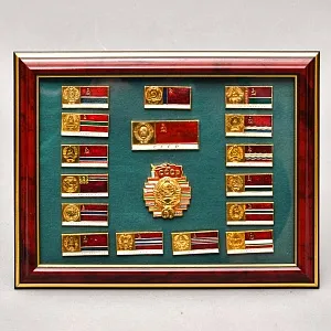 Коллекционное Панно - Картина -  Значки «Гербы и Флаги СССР», вторая половина ХХ века. 