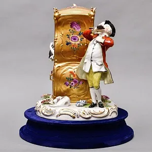 Антикварная Фарфоровая статуэтка «Дама в золотом портшезе», Carl Thieme Германия, 1864 - 1888 годы. 