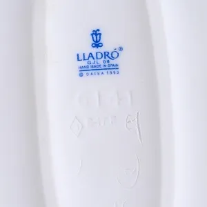 Авторская Фарфоровая статуэтка «Девочка с тележкой цветов и котятами», Lladro Испания.